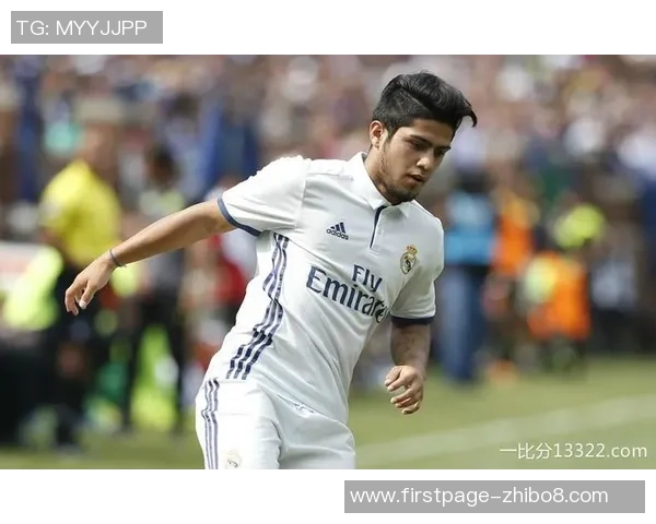 哈维西蒙斯的崛起之路：从青训天才到足坛新星的精彩旅程